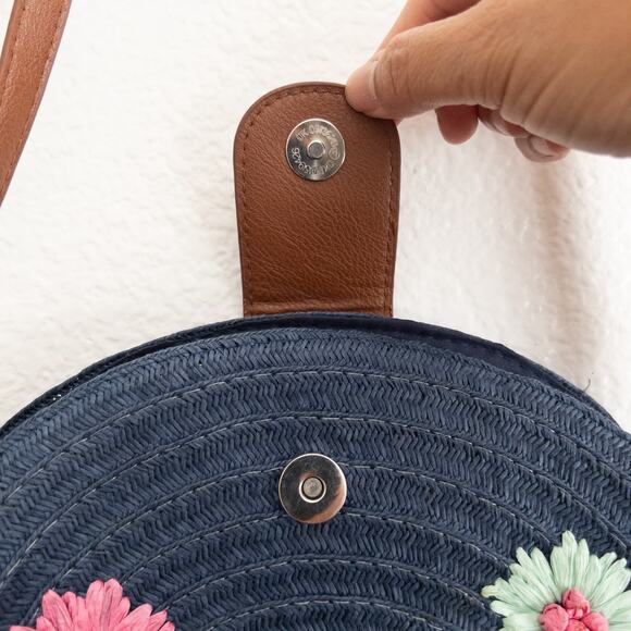 Bueno Paper Straw Floral Round Boho Shoulder Bag - Picture 3 of 10
